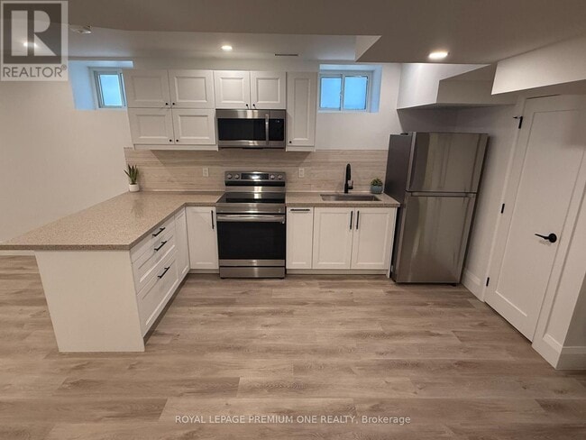 Building Photo - 39 Lonborough Ave