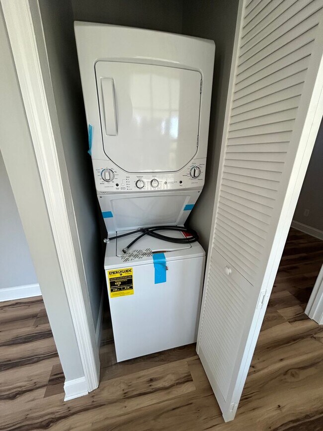 Foto del edificio - 2 bed / 1 bath ~ Move-In TODAY!