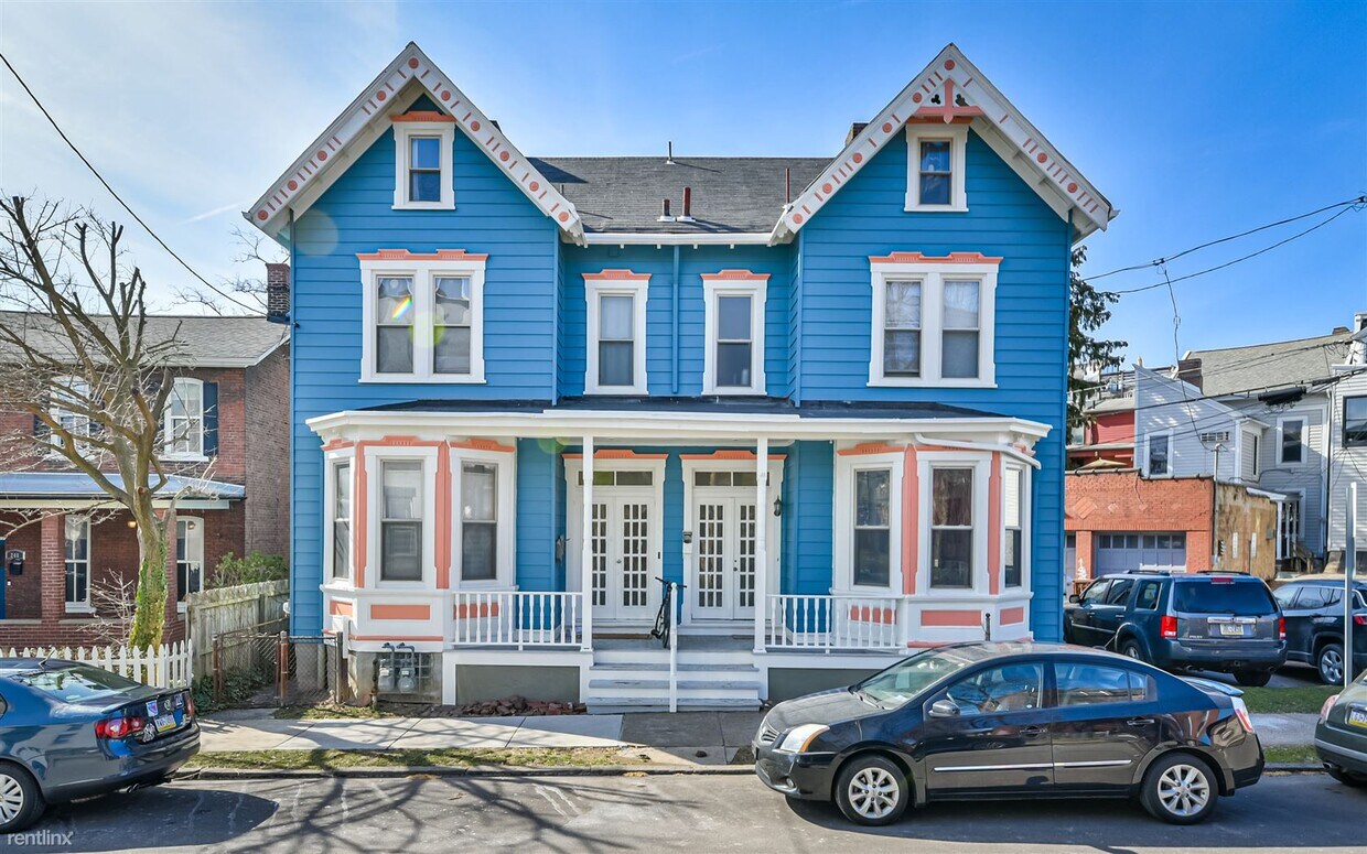 Foto principal - 3 br, 2 bath Townhome - 244 Spahr St