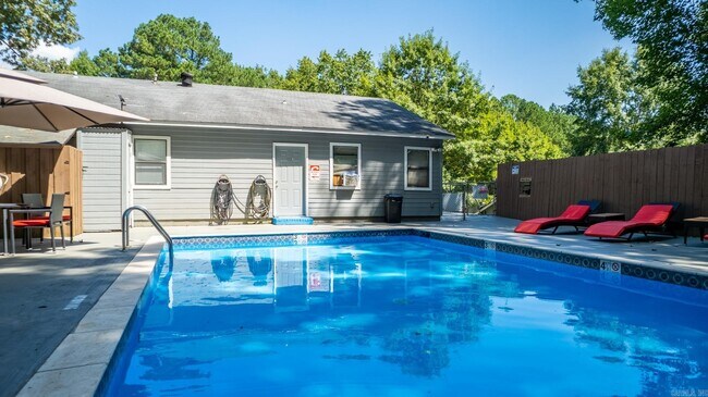 Foto del edificio - 1309 Country Oaks Dr