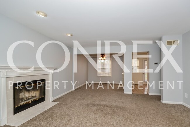 Building Photo - Gorgeous 3 Bedroom Home with Fenced Backyard!