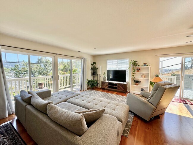 Foto del edificio - San Rafael Hillside Retreat