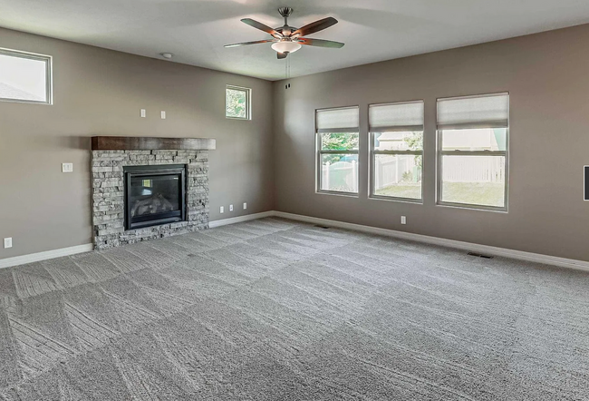 Foto del edificio - 5 Bedroom in Falcon Ridge!!