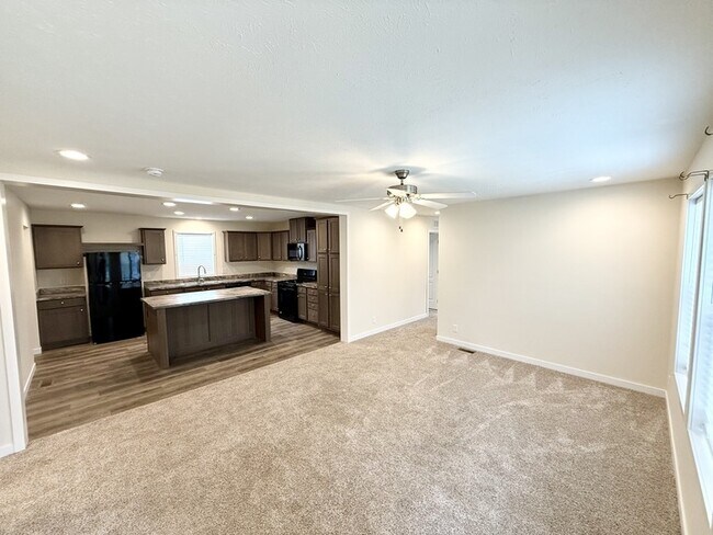 Foto del edificio - 9345 White Pine Ct