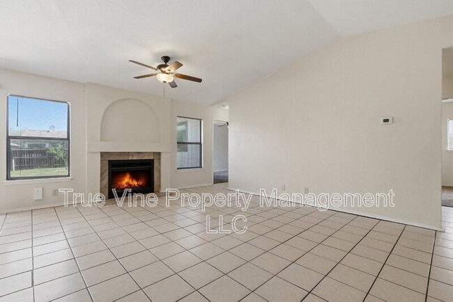 Foto del edificio - 7911 Corona Ridge