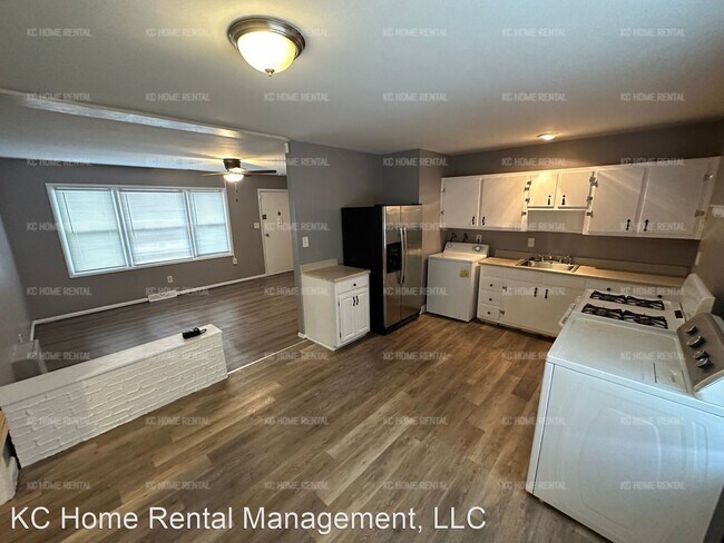 Building Photo - 4 br, 1 bath House - 8601 E 110th St