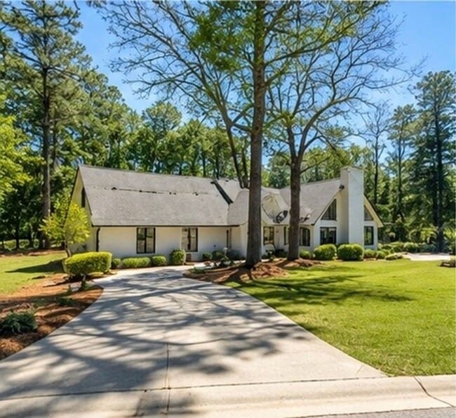 Building Photo - 2900 Middlesex Rd