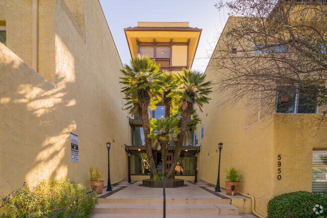 5950 Buckingham Pkwy de Culver City, CA, 90230 - Adobe Grande