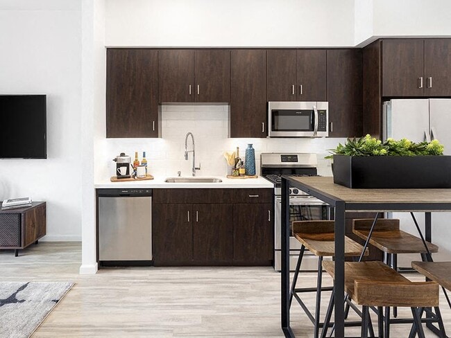 Building Photo - 7403