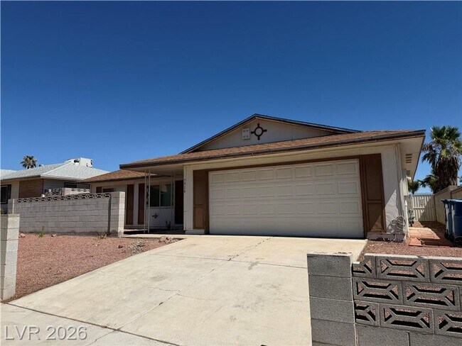 Foto del edificio - Beautiful 3 BR Home with Double-Sided Fireplace, Huge Backyard, & NO HOA!