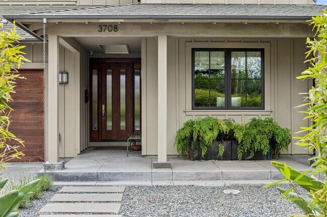 Building Photo - Luxurious Home in Barren Park Palo Alto