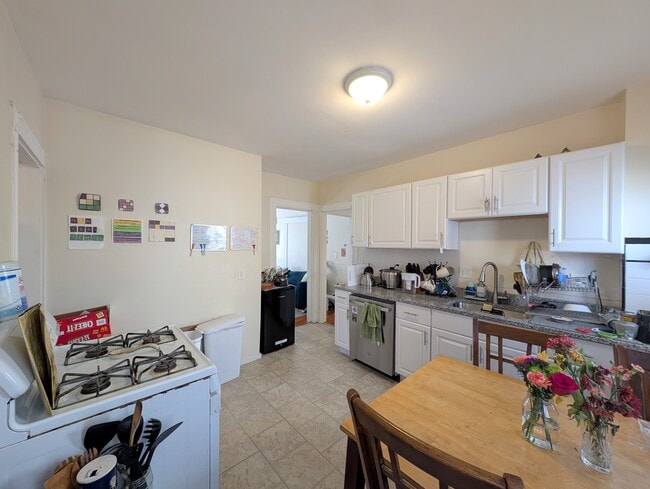 Building Photo - 300 Boston Ave