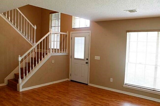 Foto del edificio - 3118 Rimrock Dr