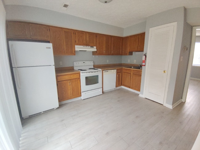 Foto del edificio - 15 Ferguson Dr