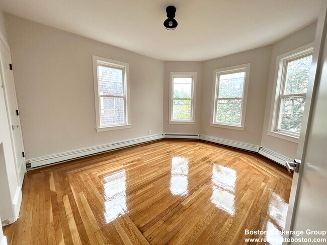 Foto del edificio - 102 Buttonwood St