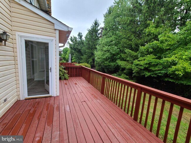 Building Photo - 121 Shoal Creek Dr