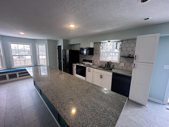 Building Photo - 103 April Ct