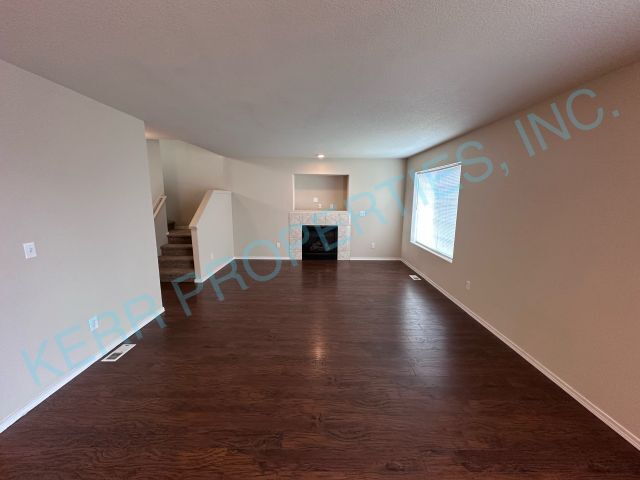 Building Photo - Spacious 4-Bed Home with 2.5 Baths in Troutdale – Your Perfect Retreat Awaits!