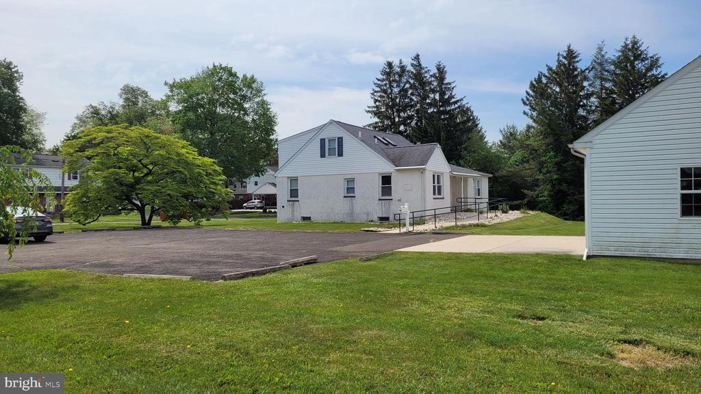 Primary Photo - 296 Evergreen Ave