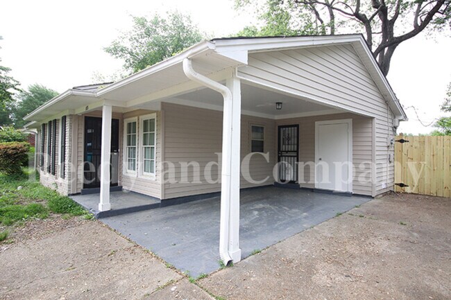 Building Photo - 1455 Town and Country Dr