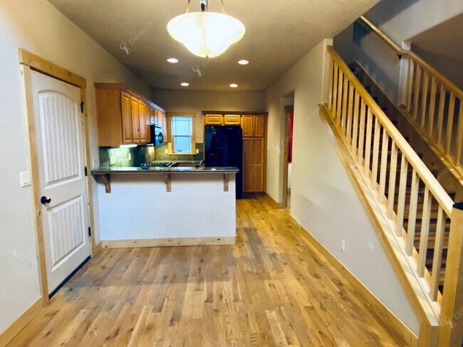 Foto del edificio - Dual-Level 3 BR - 2.5 BA Haven in Central Bend