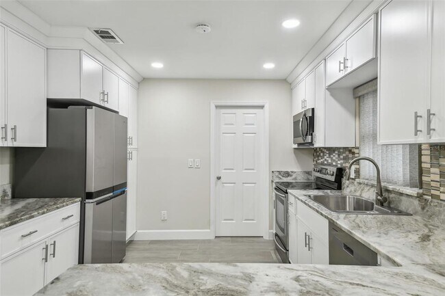 Foto del edificio - 3938 Versailles Dr