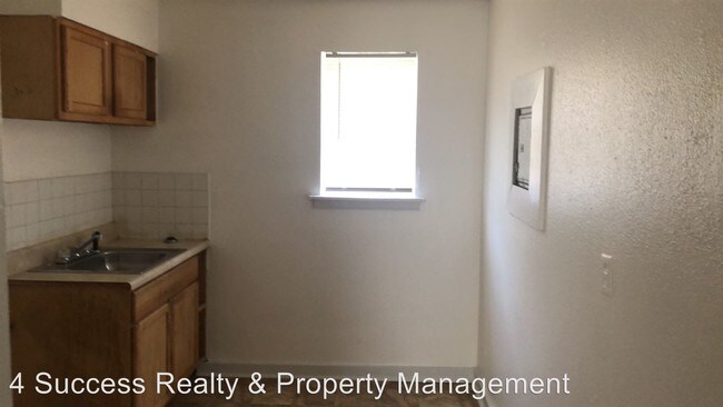 Building Photo - 1370 Vollintine Ave