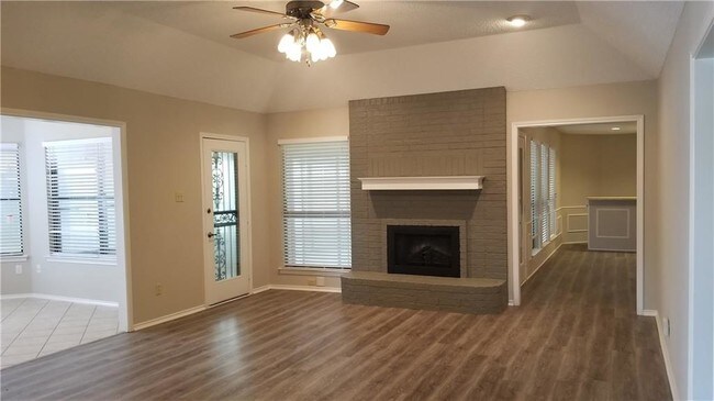 Building Photo - 4633 Hillside Dr