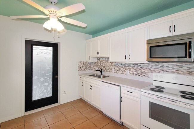 Building Photo - South Venice Annual Home for Rent