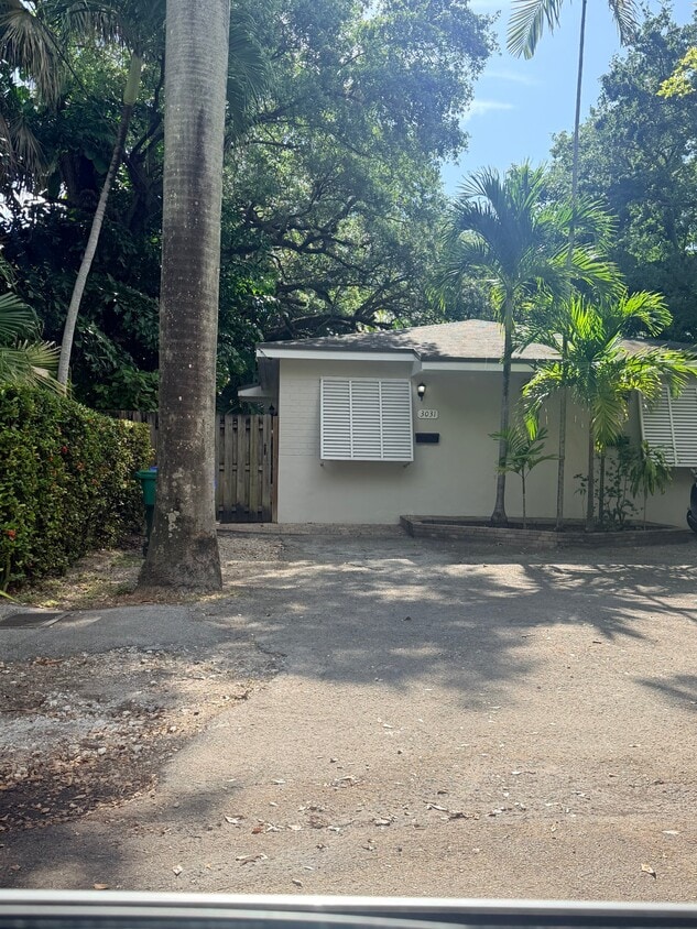 Photo - 3031 Center St (Miami, FL)