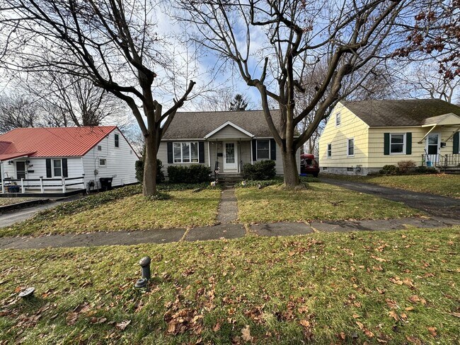 Building Photo - Clover Ridge Drive 308