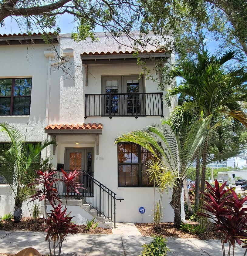 Foto principal - 605 3rd Ave S