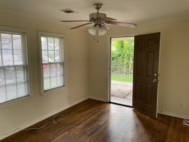 Living Room and Entrance - 3903 Anita St