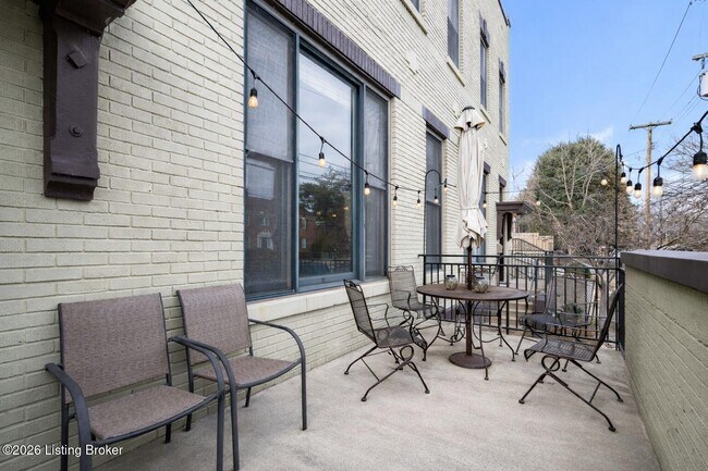 Foto del edificio - 1110 Baxter Ave