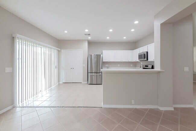 Foto del edificio - 26138 Flinton Dr