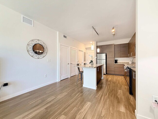 Building Photo - 725 1st Ave S