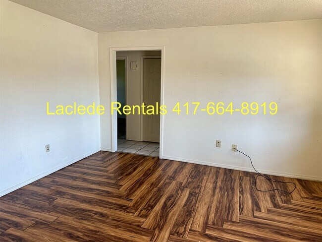 Building Photo - 2 BEDROOM 1 BATHROOM APARTMENT FOR RENT