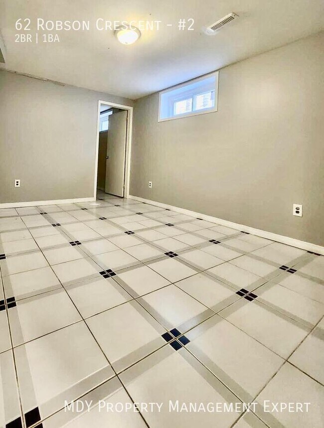 Photo du bâtiment - Charming lower unit available!