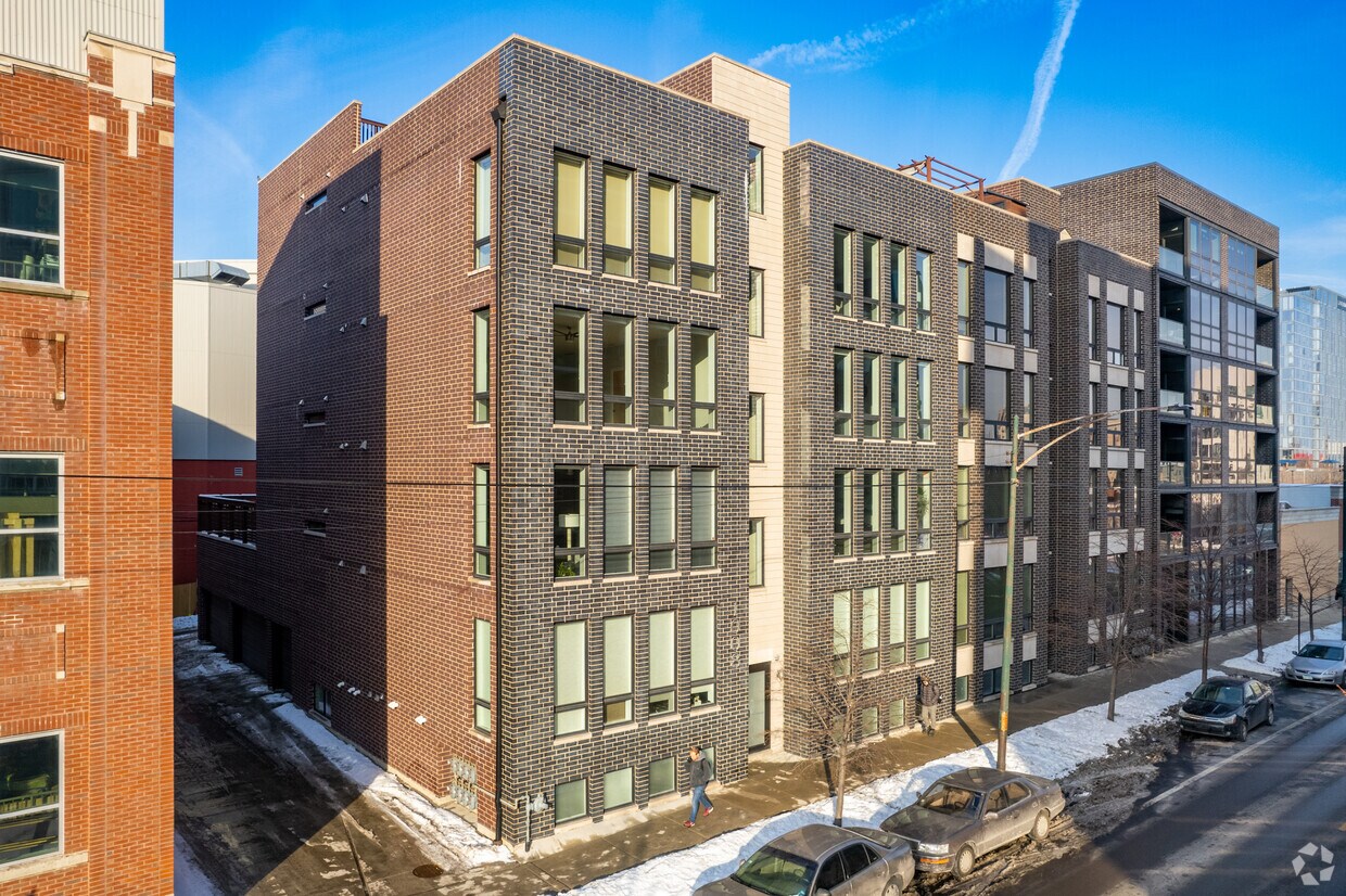 Primary Photo - 1008 N Larrabee St