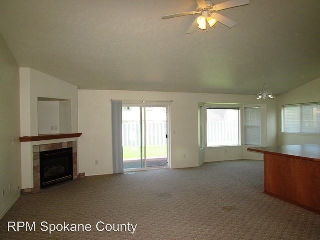 Building Photo - 3 br, 2 bath House - 10323 E Victory Lane