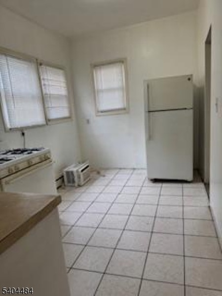 Building Photo - 1131 Main St