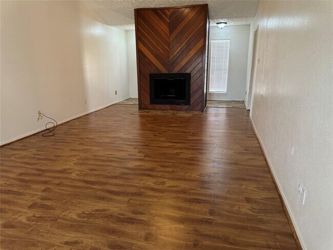 Foto del edificio - 1123 Mossridge Dr