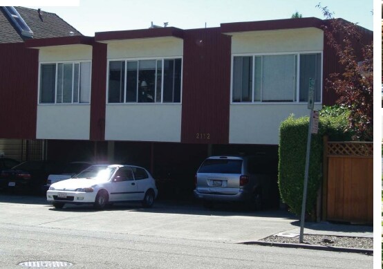 Primary Photo - Roosevelt Avenue Apts