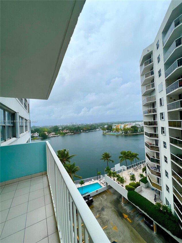 Foto principal - 5838 Collins Ave