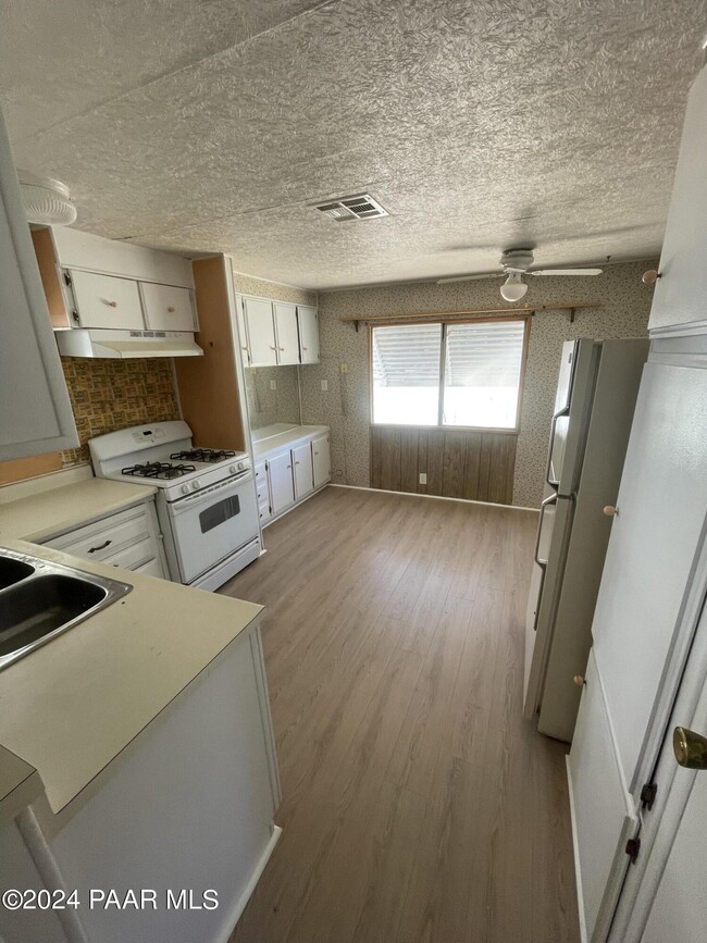 Foto del edificio - 17400 E Trails End Rd