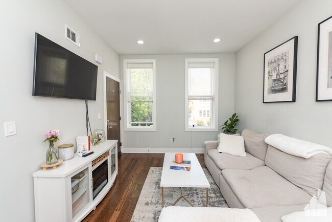 Foto del edificio - 2145 W Webster Ave