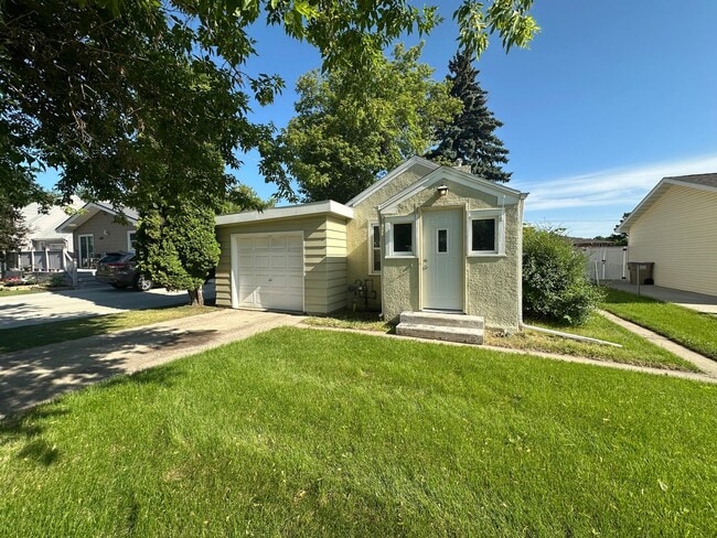 Building Photo - 2 Bedroom Home