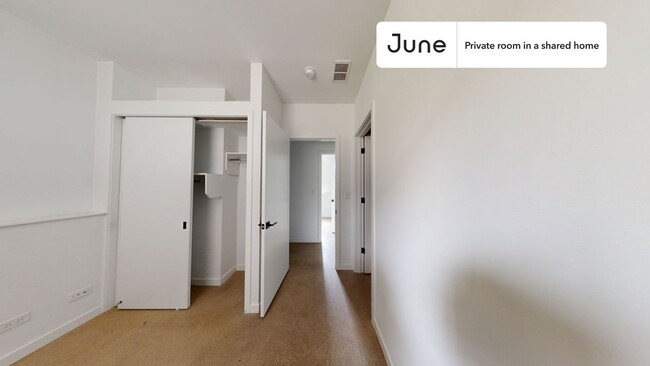 Foto del edificio - Private bedroom in 4 bed/3.5 bath Home
