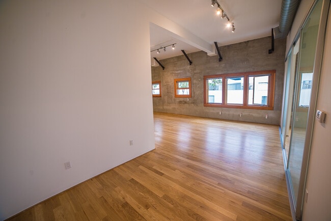 Photo - 8 Brooks Ave Apartment