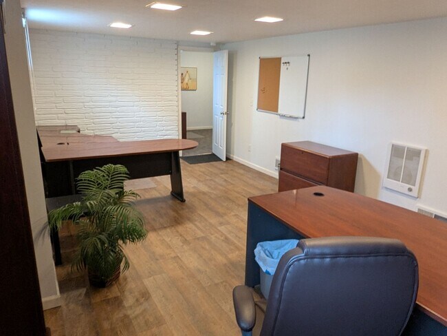 Foto del edificio - 1726 W 8th St
